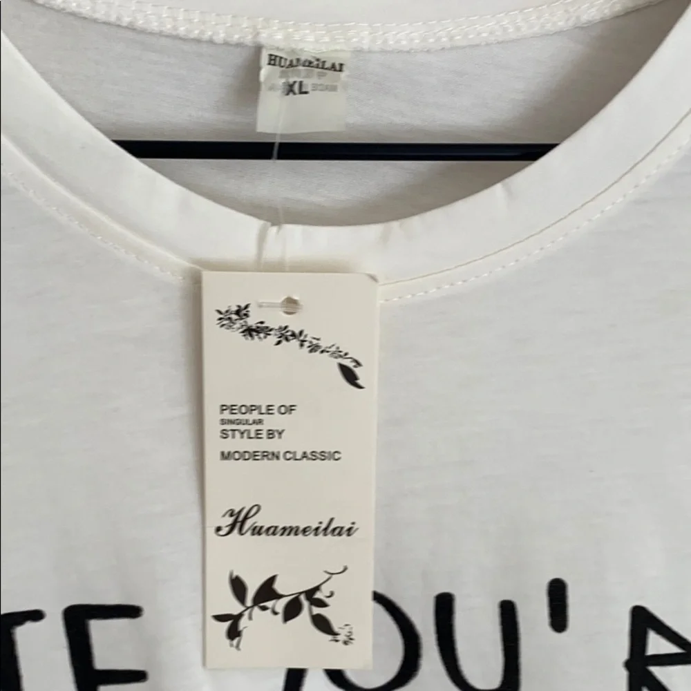 Huameilai Graphic Tee, Size‎ XL, NWT